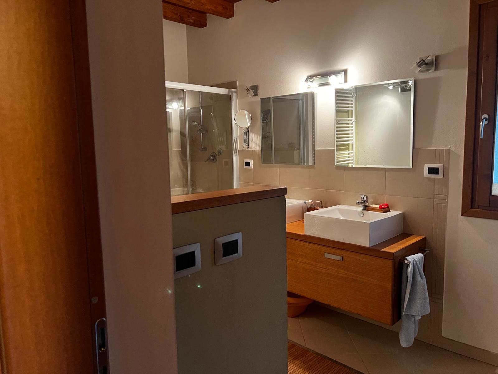 17712185-15e1-403e-be5f-a43a15758f30